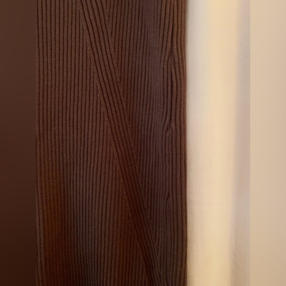 Abercrombie & Fitch Women’s Brown Ribbed Sweater-Knit Midi Skirt; Size LP - Picture 4 of 8